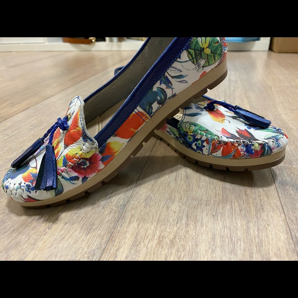Shoes - Picture 5 of 7